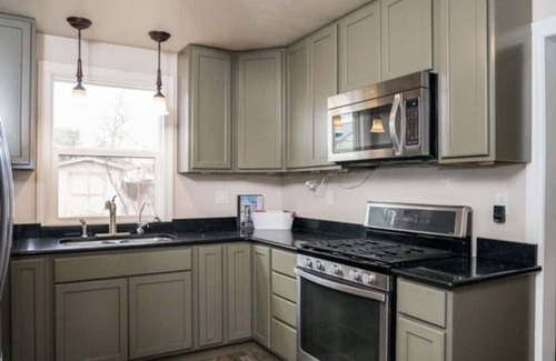 Central - Terry Cabaña | Sweet & Petite Midtown Cottage for 5-Long Stays Welcome