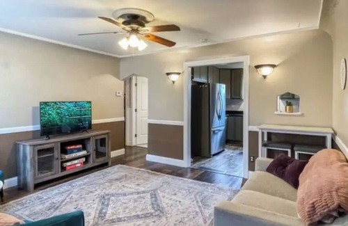 Central - Terry Cabaña | Sweet & Petite Midtown Cottage for 5-Long Stays Welcome