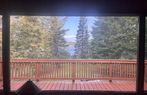 Crane Lake Cabina | Sweet Retreat Cabin on Crane Lake with onsite parking and Air Conditioned!