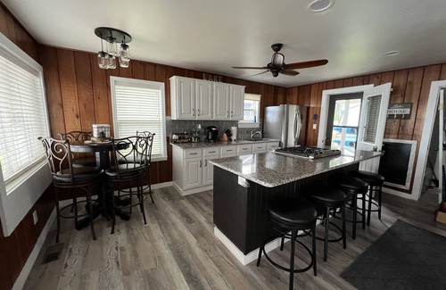 Long Lake Casa | Sweet Retreat, Located on 500 acre all sports Long Lake in Hale, Michigan