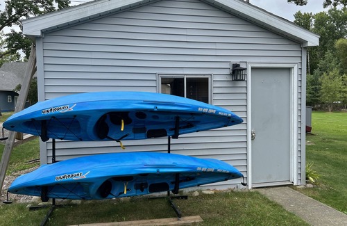 Long Lake Casa | Sweet Retreat, Located on 500 acre all sports Long Lake in Hale, Michigan
