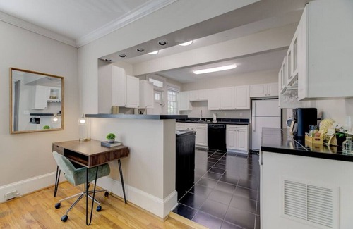 Earlewood Casa | Sweet Suite on Sunset 4BD 3 BA Home + 1BD 1 BA Guest Cottage