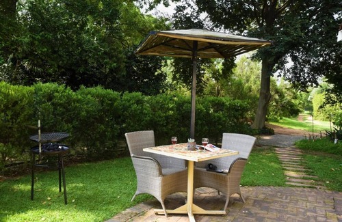 Muldersdrift Casa | Sweet Thorn Tree ¡Amplia cabaña para 2 personas con gran terraza!