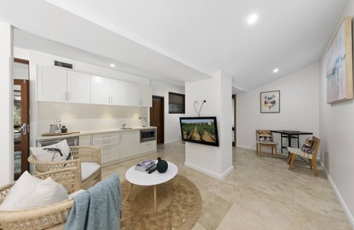 Pokolbin Casa | Sweetacres Hunter Valley - 5 uniquely styled cottages and stunning main house