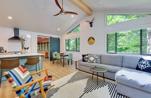 Gouldsboro Cabina | 'Sweetfern' Gouldsboro Cabin: Deck + Lake Access