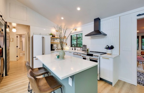 Gouldsboro Cabina | 'Sweetfern' Gouldsboro Cabin: Deck + Lake Access