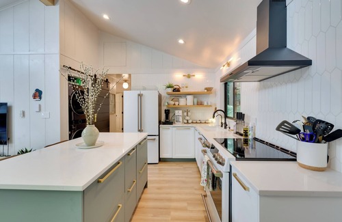 Gouldsboro Cabina | 'Sweetfern' Gouldsboro Cabin: Deck + Lake Access