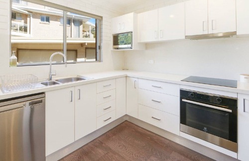 Copacabana Apartamento | Swells at Copa - Stroll to the Beach and Shops