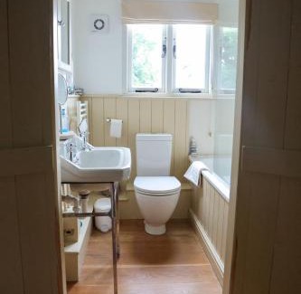 East Dereham Casa | Swift Host - Rose Lodge - Sleeps 4 - Gardens - Dereham - Pet Friendly