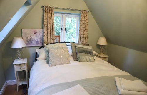 East Dereham Casa | Swift Host - Rose Lodge - Sleeps 4 - Gardens - Dereham - Pet Friendly