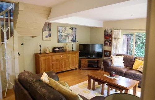 East Dereham Casa | Swift Host - Rose Lodge - Sleeps 4 - Gardens - Dereham - Pet Friendly