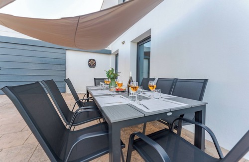 Agora Parc Chalet De Esquí | Casa Kibo | Piscina & BBQ | entre Costa Brava & Montaña