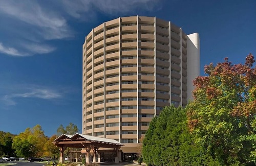 Gatlinburg Hotel | Swimming Pool, Pet-friendly Property! Your Gatlinburg Retreat for Relaxation!