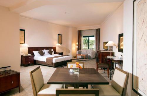 Dream Land Hotel | Swiss Inn Plaza Hotel