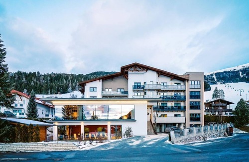 Jerzens Casa | Swiss stone pine suite barrier-free with half board - Hotel Venetblick GmbH