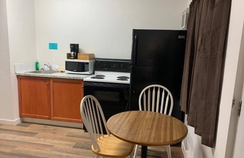 Okanagan-Similkameen Hotel | Swiss Sunset Inn