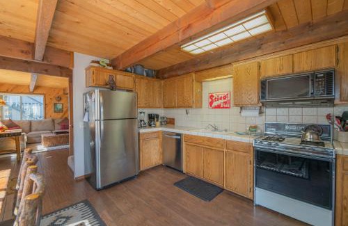 Moonridge Casa | Switzerland - Cozy cabin set among the fragrant pine trees with peekaboo views of both ski resorts!
