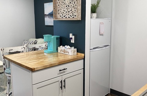 Lewistown Apartamento | Sycamore Acres 306 Comfortable 1 bedroom suite with full kitchen and living area