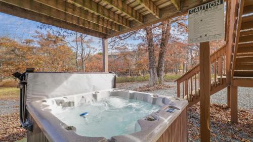 Albrightsville Casa | Sycamore Cove by AvantStay Hot Tub Game Rooms