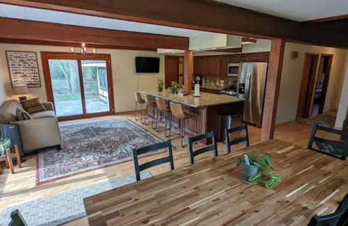 Delaware Casa | Sycamore House- Chalet on the Olentangy River