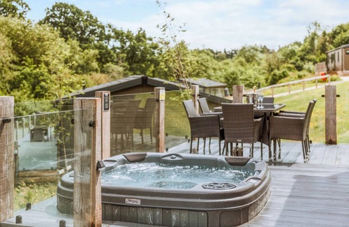 Bridgnorth Chalet De Esquí | Sycamore Lodge VIP Hot Tub and Pet Friendly