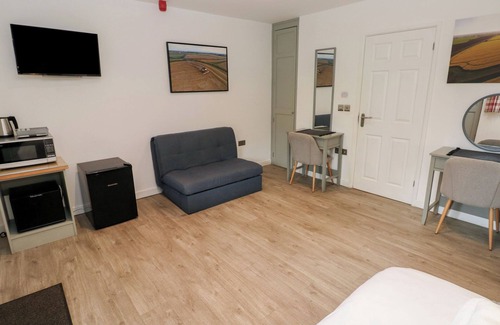 Cowbridge Cabaña | SYCAMORE, romantic, country holiday cottage in Cowbridge