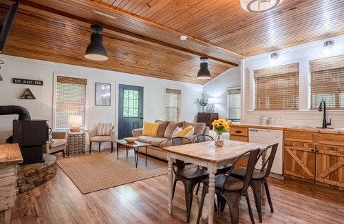 Mountain View Cabina | Sylamore Creek Retreat- with Creek Views