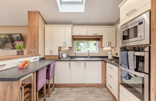 Axminster Casa | Symphony 3 Hot Tub Pet