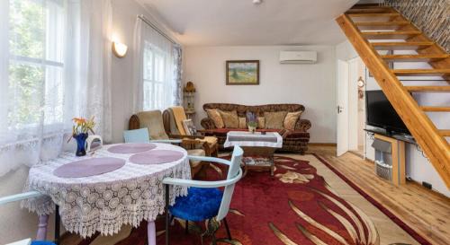 Turi Apartamento | Türi Holiday Home, a simple house