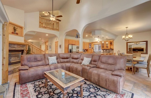 Tahoe Valley Casa | TāHaus - Hot Tub + Pool Table + Dog Friendly