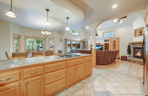Tahoe Valley Casa | TāHaus - Hot Tub + Pool Table + Dog Friendly