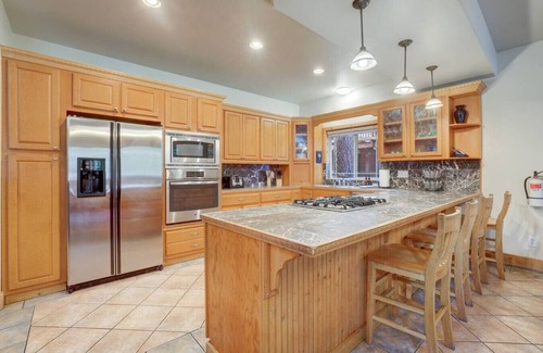 Tahoe Valley Casa | TāHaus - Hot Tub + Pool Table + Dog Friendly