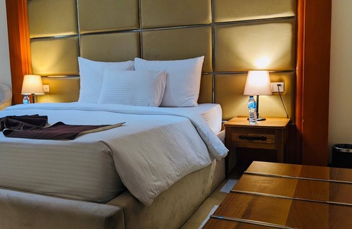 Maitama Cama Y Desayuno | T E L E By Summerset Continental Hotel