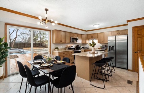 St. Peters Casa | T's Luxury Pool, Hot Tub, Home Theater & Arcade House Prime - St. Louis Airport