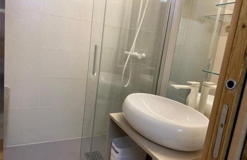 Courchevel Apartamento | T2 cabine Courchevel avec accès piste, parking et wifi - FR-1-514-22