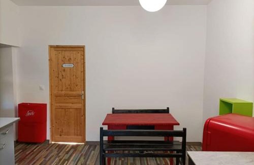 Remoulins Apartamento | T2 centre village "Chez Clothilde"