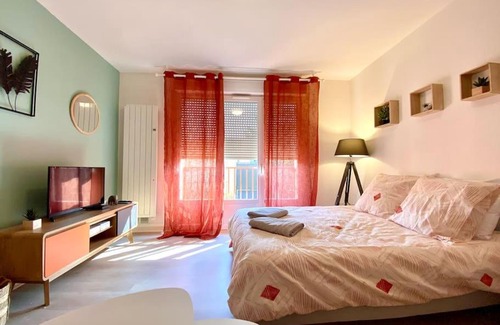 Auxerre Apartamento | T2 cosy proche hôpital + parking gratuit sur place