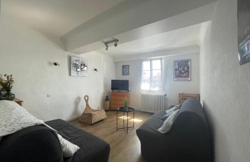 Ciboure Apartamento | T2 lumineux avec Wifi dans maison basque près du cœur historique de Ciboure - Plages et port à proximité - FR-1-239-824
