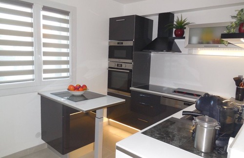 Sainte-Croix-du-Verdon Apartamento | SANTA CRUZ DE VERDON APPART DUPLEX VISTA A LA VISTA DEL LAGO DE 70 m 2 WIFI TV SAT Astra1kr Parking.