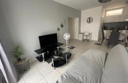 Saint-Hippolyte Apartamento | T3 rdc, terrasse ombragée, parking avec portail