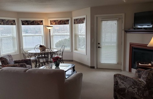 Birchwood Condominio | Amplio condominio de 1 hab / 1 baño en Tagalong