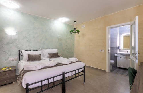 Xewkija Hotel | Ta'Battista B&B with pool Ix-Xwejni