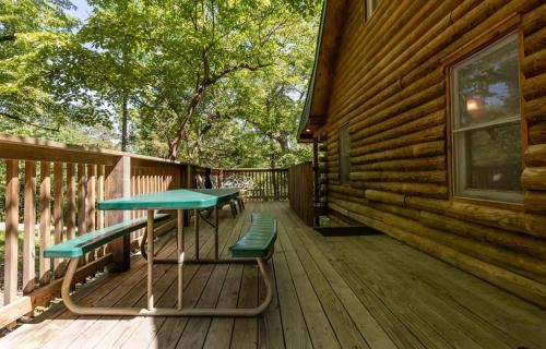 Shell Knob Casa | Table Rock Lake Cabin - The Oaks #5 with Lake Access & Hot Tub