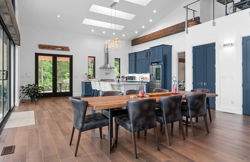 Marion Casa | Table Rock Sanctuary: Where Mountain Luxury Meets Nature's Embrace