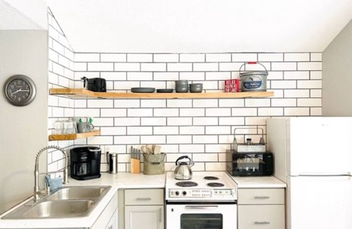 Sunrise Beach Cabina | Tackle Box 21- Boat Slip, Kayaks, Fire Pit