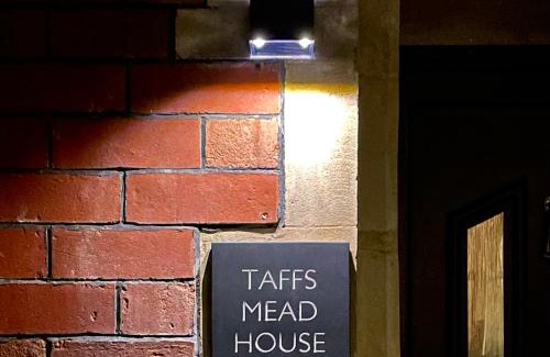 Grangetown Casa | TAFFS MEAD HOUSE Central City Location, nr Stadium, Family Friendly!