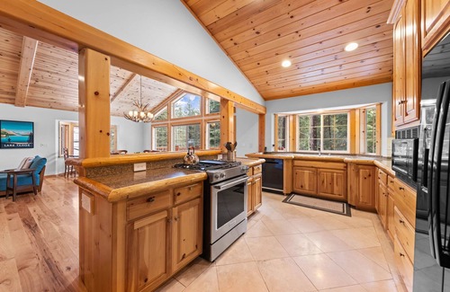 Tahoe Pines Casa | Tahoe Grand Luxury West Shore - Pet Friendly + Hot Tub Walk to Beach!
