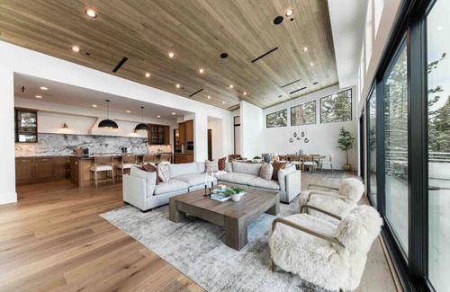 Ponderosa Palisades Casa | Tahoe Luxury Home - Scenic Views