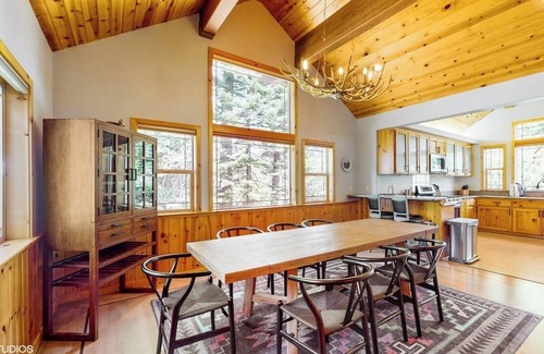 McKinney Estates Cabina | Tahoma Gem: Family fun! Walk to Lake, Steam Shower, Jacuzzi