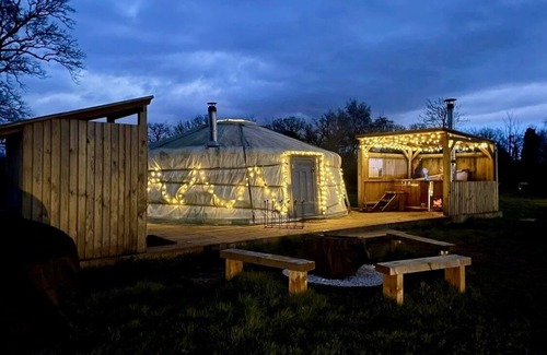 Attleborough Alquiler De RV | TAITTINGER Luxury Heated Yurt with Private Hot Tub